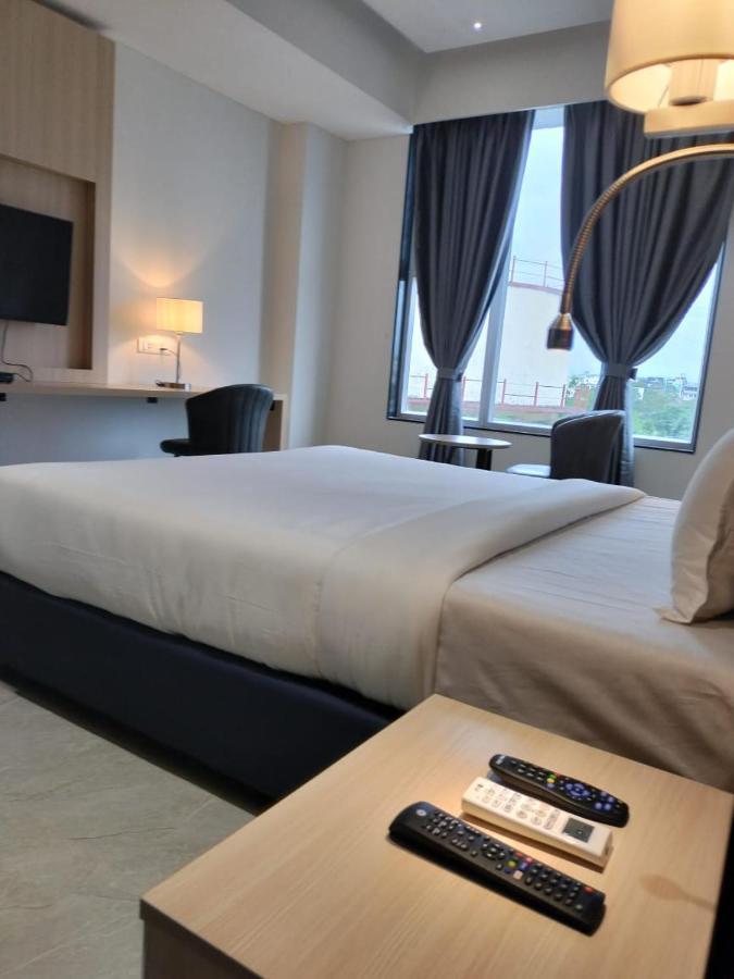 Marigold Suites Wagholi 3*